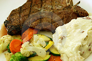 steakandvegetables-thumb1664906.jpg
